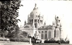 CPA Lisieux Calvados Basilique et Statue Ste Therese 
