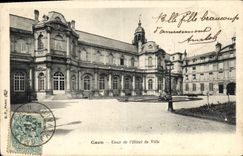 CPA Caen Cour de l'Hotel de Ville 