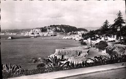 CPA Nice L'entree du Port vue des Jardins Theodore de Banville 