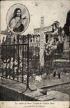 CPA La Tombe de Soeur Therese de l'Enfant Jesus au cimetiere de Lisieux 