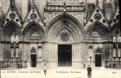 CPA Bayeux Cathedrale Les Portails 