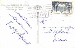 CPA La Basilique de Lisieux Statue de Ste Therese a l'Entree du Parvis 