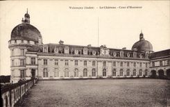 CPA Valencay Indre Le Chateau Cour d'Honneur 