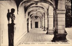 CPA Valencay Indre Le Chateau Galerie des bustes Cour d'honneur 