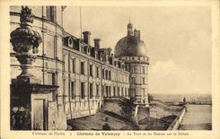CPA Chateau de Valencay La Tour et les Douves sur le Nahon 