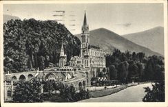 CPA Lourdes La Basilique et les Piscines 