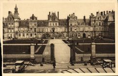 CPA Fontainebleau S et M Le Palais Cour des Adieux 