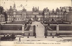 CPA Palais de Fontainebleau La Grille d'Honneur et la Cour des Adieux 