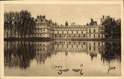 CPA Fontainebleau Seine et Marne Facade du Palais sur l'Etang aux Carpes 