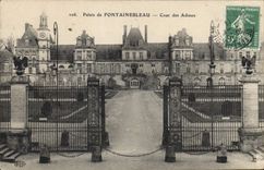 CPA Palais de Fontainebleau Cour des Adieux 