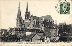 CPA Chartres la Cathedrale vue prise de la Porte Guillaume 