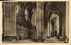 CPA Chartres Eure et Loir Interieur de la Cathedrale Le Deambulatorie 