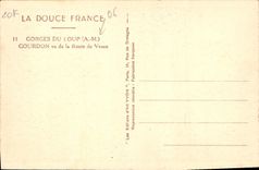 CPA La Douce France Gorges du Loup A M Gourdon vu de la Route de Vence 
