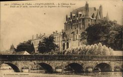 CPA Chateaux de l'Indre Chateauroux le Chateau Raoul Fonde au X siecle reconstruit par les Seigneurs