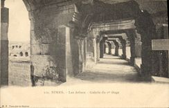 CPA Nimes les Arenes Galerie du I etage 