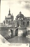 CPA L'Entree principale et la Chapelle Chateau de Chantilly 