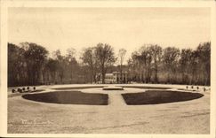 CPA Foret de Compiegne Vue generale de la Clairiere de l'Armistice Au fond l'abri du Wagon du Marech