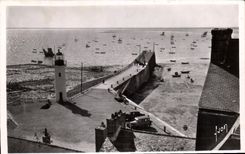 CPA Cancale Ille et Vilaise le Phare et le Jetee de la Haute 