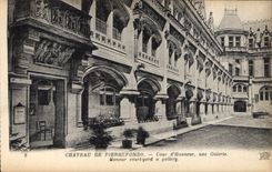 CPA Chateau de Pierrefonds Cour d'Honneur 