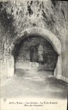 CPA Nimes Les Arenes Le Puits Romain Rez de chaussee 