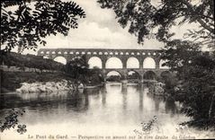 CPA Le Pont du Gard Perspective en amont sur la rive droite du Gardon 