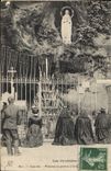 CPA Les Pyrenees Lourdes Pelerins en prieres
