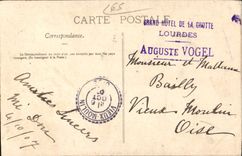 CPA Les Pyrenees Lourdes Pelerins en prieres