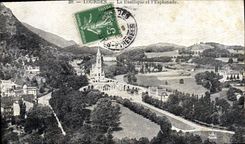 CPA Lourdes La Basilique et l'Esplanade 