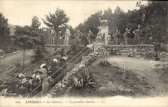 CPA Lourdes Le Calvaire La Premiere Station 