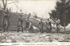 CPA Lourdes Troisieme Station Jesus tombe pour la premiere fois 