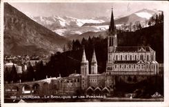 CPA Lourdes la Basilique et les Pyrenees 