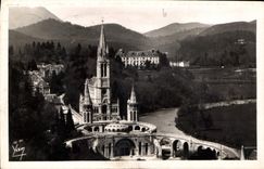 CPA Lourdes la Basilique vue du Chateau Fort 