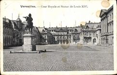 CPA Versailles Cour Royale et Statue de Louis XIV 