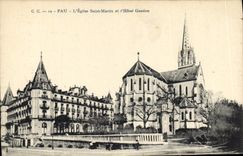CPA Pau L'Eglise Saint Martin et l'Hotel Gassion 