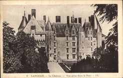 CPA Langeais Le Chateau Vue prise dans le Parc 