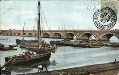 CPA Bordeaux Le Pont de la Pierre Bateau