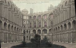 CPA Saint Germain Le Chateau Cour Interieure 