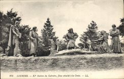 CPA Lourdes XI Station du Calvaire Jesus attache a la Croix 