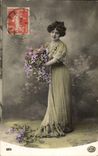 CPA Femme Fleurs