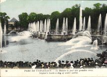CPA Parc de Versailles Le Bassin le jour aes grandes eaux 