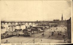 CPA Bordeaux Les Quais la Fleche Saint Michel et le Pont sur la Garonne 