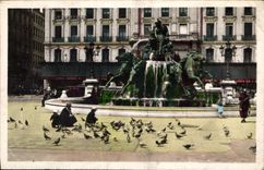 CPA Lyon Place des Terreaux Les Pigeons 