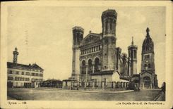 CPA Lyon La Facade de ND de Fourviers 