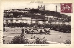 CPA Lyon Artistique Place Bellecour et coteau de Fourviere 