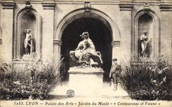 CPA Lyon Palais des Arts Jardin du Musee Centauresse et Faune 