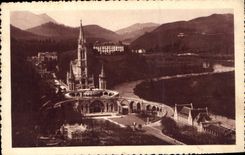 CPA Lourdes La Basilique vue du Chateau Fort 