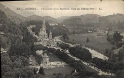 CPA Lourdes l'Esplande et la Basilique vues du Chateau Fort 
