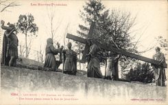 CPA Les Hautes Pyrenees Lourdes VI station du Calvaire une femme Piense essuie la Face de Jesus Chri