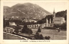 CPA Lourdes la Basilique la Ville et le Pic du Jer 