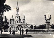 CPA Lourdes la Basilique 